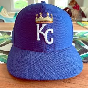 Worn Once KC Royals Men’s Fitted Baseball Hat